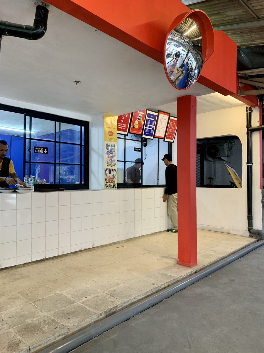 restajri17's tweet photo. Demi menghilangkan rasa penasaran akhirnya nyobain Mamun Cab. Bogor punyanya @cursedkidd . Enak pol Nasi Sapi Asap sm Nasi Godog Sapi Asap, cuma datengnya pas hold order jd nunggu agak lama. Nanti mau kesini lagi krn enak tp nunggunya ga boleh lama yah @cursedkidd 😄 https://t.co/NrQvDVMXPU