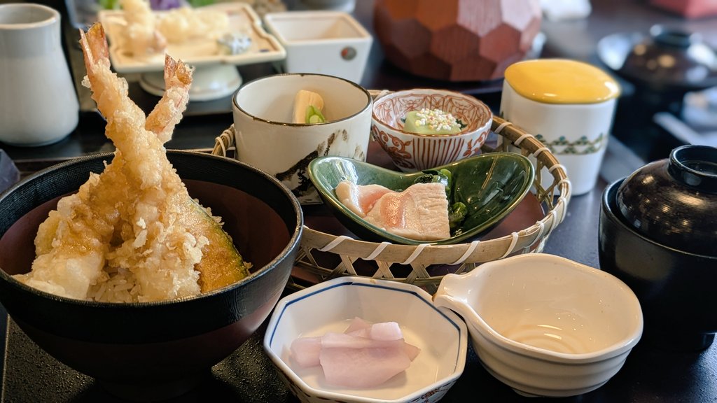 最近は…
食べてる時がいちばんの幸せ😂

メルカリで返品依頼が来て、事務局に対応の問い合わせをしてるのだけど、返答の気配が全く無い。2年前は問い合わせたら半日～1日以内に返事があったのに、今は1週間位かかるよね🫩
問い合わせ殺到するくらい、メルカリって問題だらけなの？😵‍💫