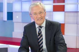 Fue Jefe de Prensa de la Guardia de Franco y posteriormente tertuliano
en la SER, participó de programas en RTVE y presentador de las noticias en Antena 3. Sus hijas continúan la profesión gracias a la influencia del padre. La democracia española en los medios de comunicación.