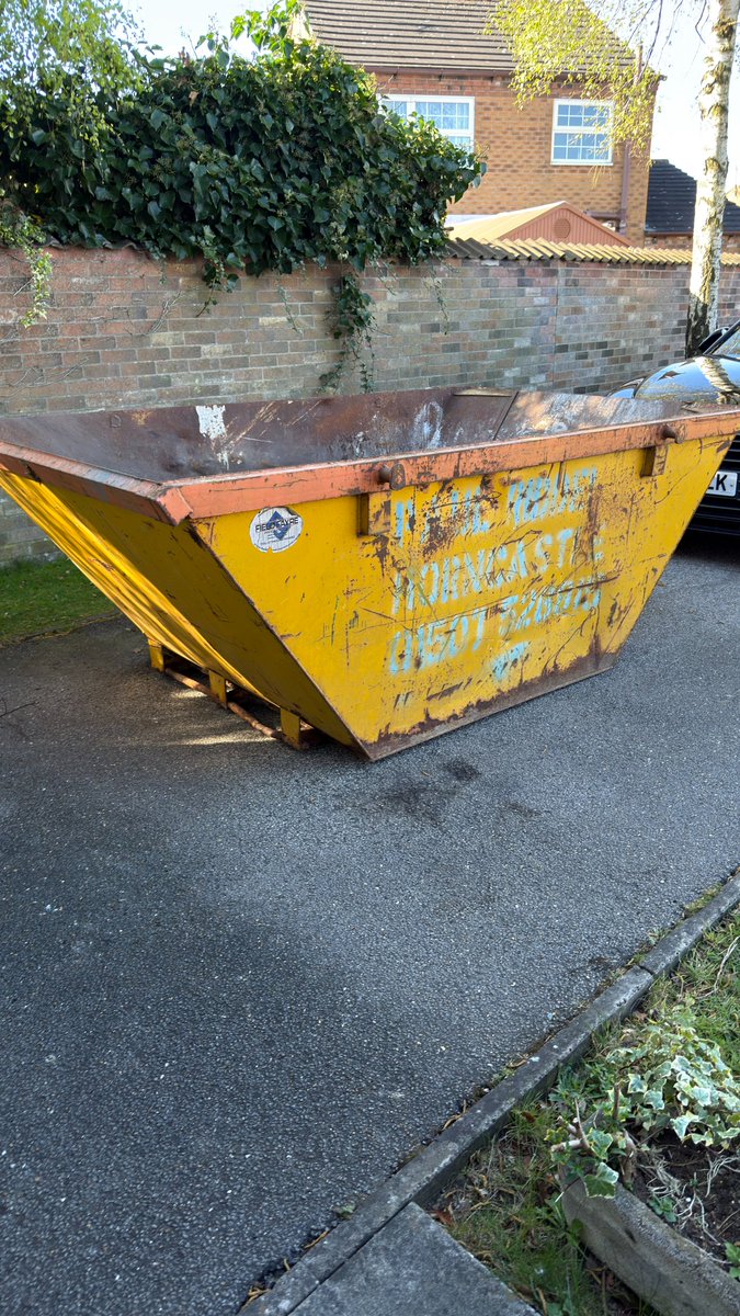 richardball247's tweet image. Great start to the Easter weekend. Lots of DIY underway. #DIY #manualLabour #workingHard #HappyEaster.