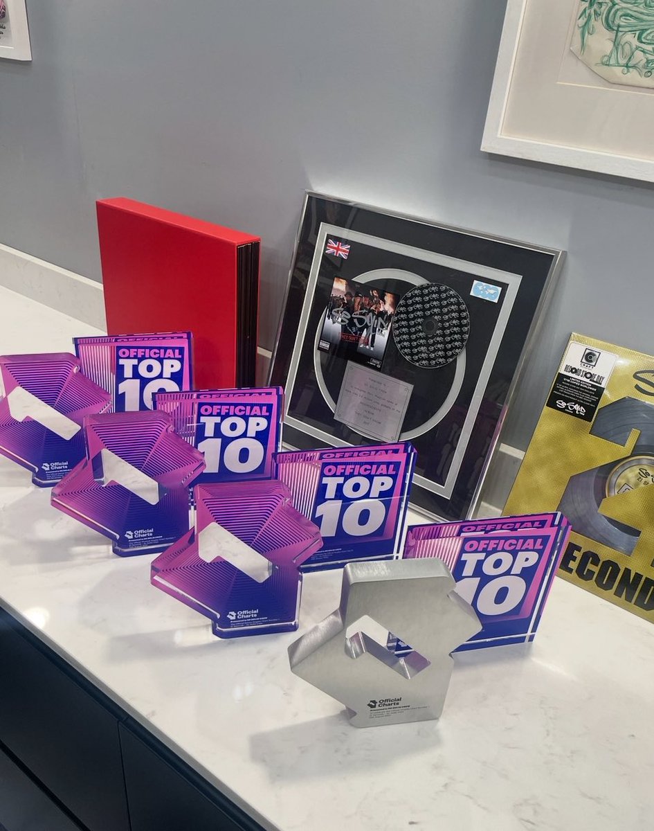 They Arrived At The HQ📍

From 1 Album - 4 Number #1s - 4 Top #10s 💿

Thank You @OfficialCharts We Truly Appreciate The Recognition 📊 
❤️ LOVE THESE AWARDS 🏆

The Only Album In Street #UK Music To Go Platinum On Its First Week Of Release 🤘🏾🤙🏾 And It’s Been 25 Years