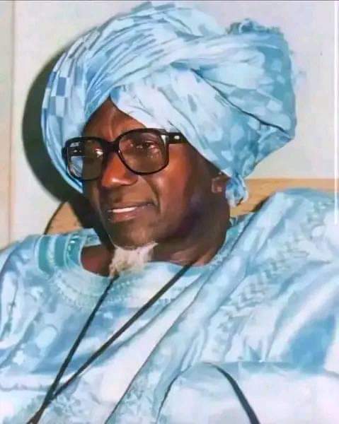 SERIÑ ABDUL AHAD MBACKÉ, L'ART D'ÊTRE UN LEADER
Tous les khalifes de Serigne Touba et ses fils sont des mystères mais Serigne Abdul Ahad possédait un supplément de mystère qui faisait de lui « l'espoir » de Serigne Touba et l'homme rigoureux à la fois familier et inconnu, proche