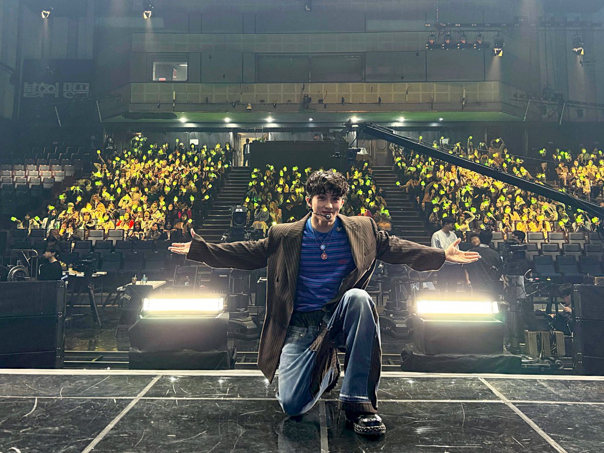 🎙️World, listen to me

#MARK #마크 #MARK_1999
#NCT #NCT127 #NCTDREAM
#1999_2ndWin