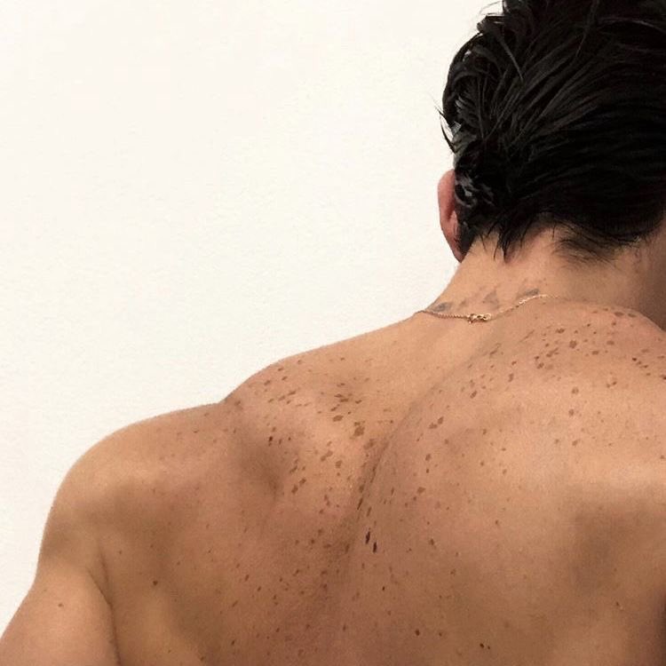 augustmft's tweet image. non lo fa da solo quindi lo faccio io.