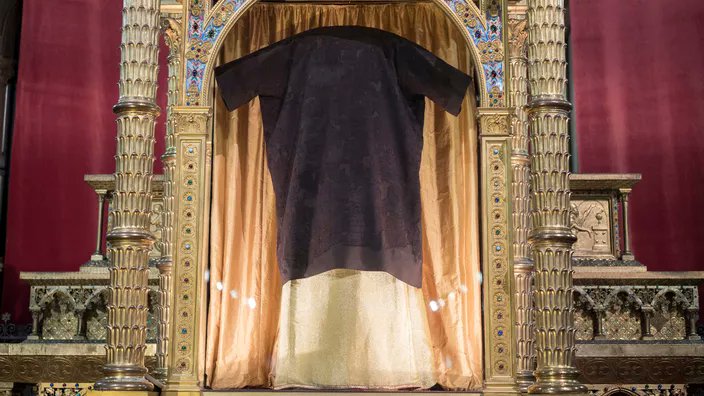 🇫🇷✝️ Comme en 2016, environ 400 000 personnes sont attendues en pèlerinage à la basilique d’Argenteuil pour voir la Sainte Tunique, relique attribuée à Jésus, qui est exposée à partir d'aujourd'hui.
