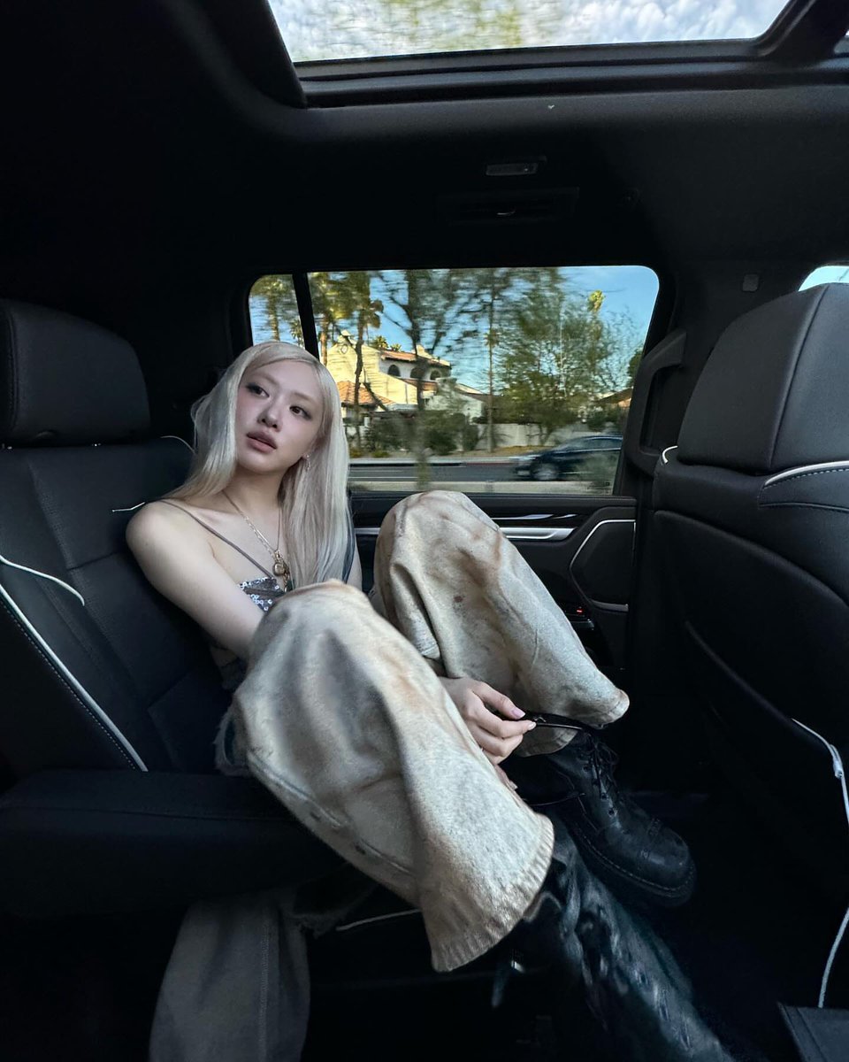 roseannepics's tweet image. 