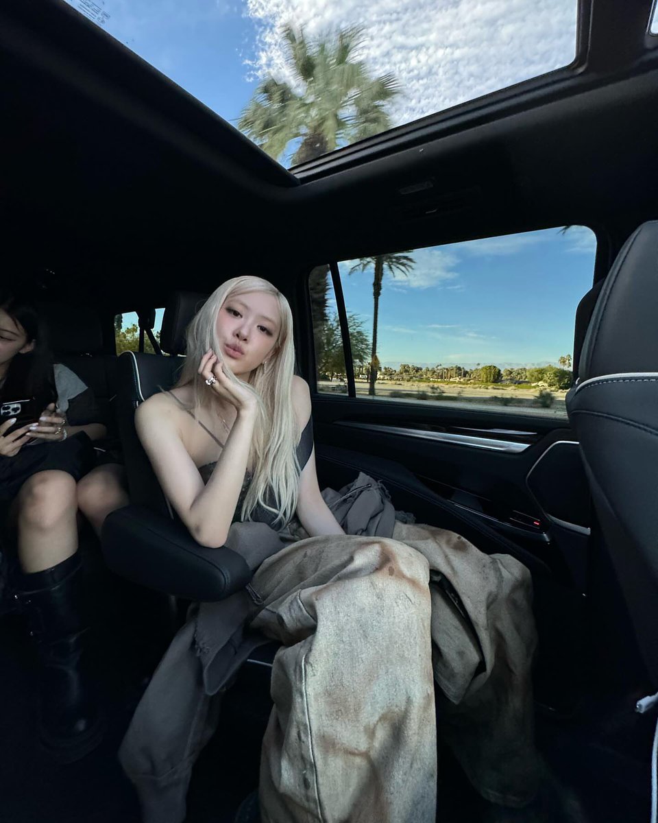 roseannepics's tweet image. 