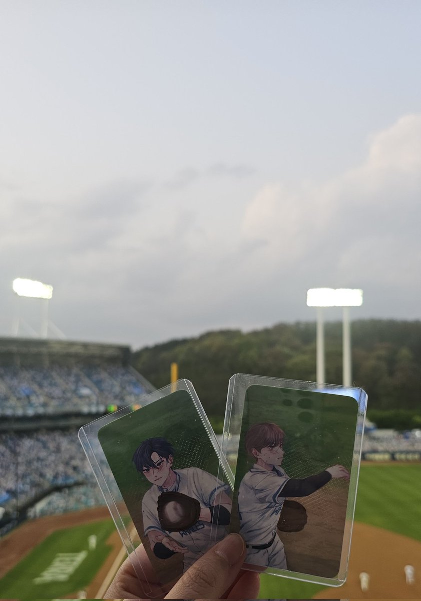 fxrsxrl's tweet photo. 야구 준상 데리고 라팍 출석 🦁⚾️ https://t.co/FX4is4vBqP