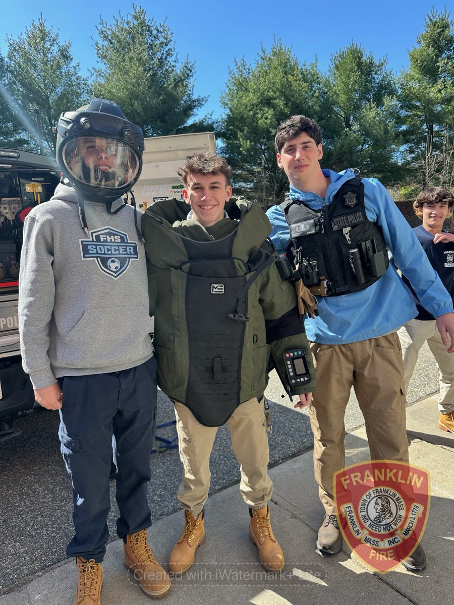 FranklinSafe's tweet photo. FHS Senior Project students from the Franklin Fire Dept and Police Dept participated in exercises with the Mass State Police Arson Investigation Unit and Bomb squad. Thank you K-9’s Fulton and Pippin!!
⁦@MassStatePolice⁩ ⁦@franklinpolice⁩ ⁦@FranklinMAfire⁩ https://t.co/3uAUFtWEeZ