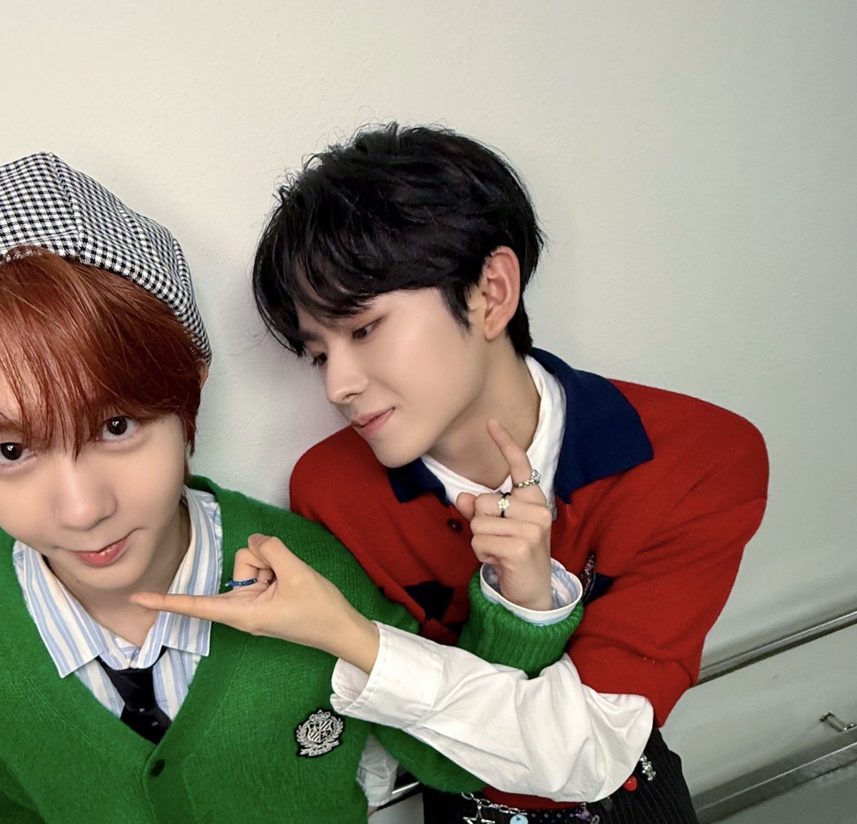 YojoEsong's tweet photo. 꼭 동생들이랑 있을때 
나오는 유우시 표정이 있음
야바.. https://t.co/j8KD6qQKSG