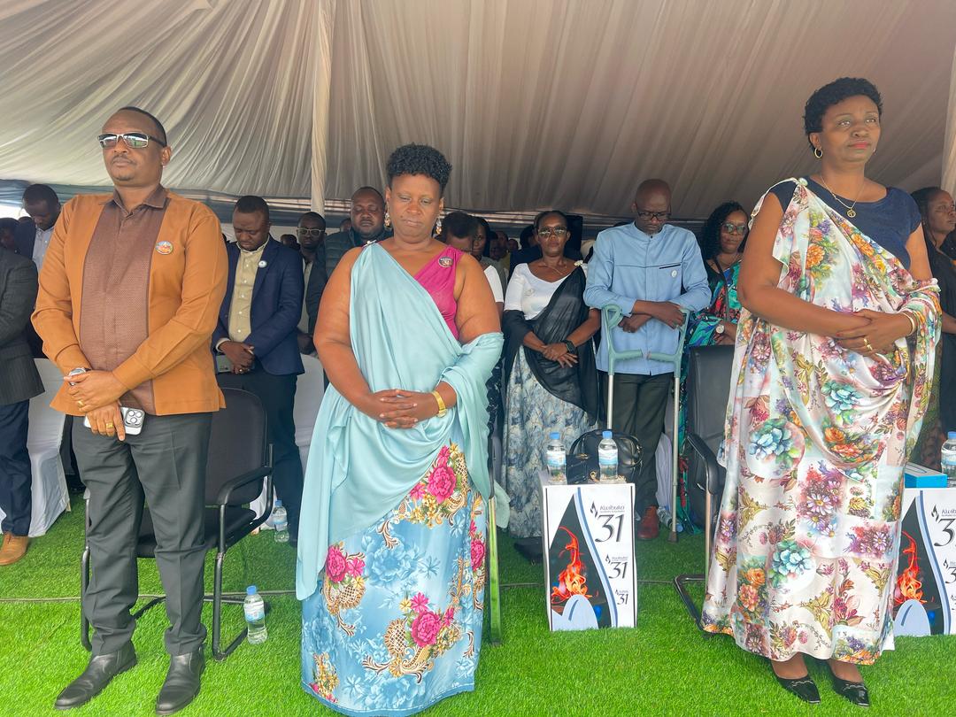 ChristineNdacy2's tweet photo. @HuyeDistrict @RwandaSouth
Turi kwibuka ku nshuro ya 31 Jenoside yakorewe Abatutsi mu mirenge ya #Simbi na #Maraba ahiciwe imbaga y'Abatutsi barenga 40,000 bicirwa kuri Paruwasi Gotolika ya Simbi.@KwibukaRwanda @Unity_MemoryRw @DrDamascene
@Ibuka_Rwanda
#Twibuke -#Twiyubaka https://t.co/890y8nfTm8