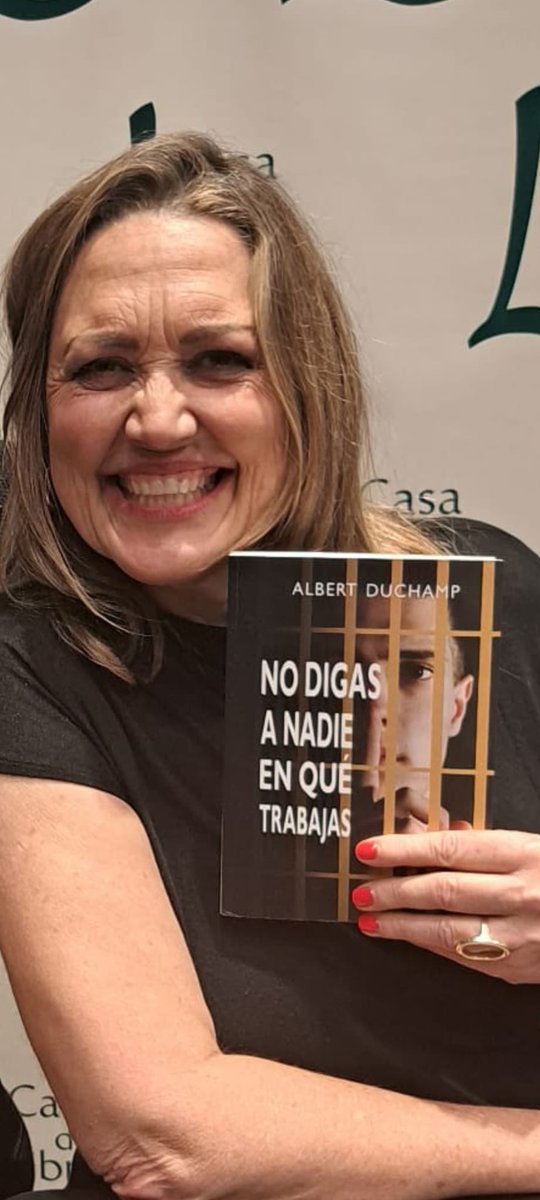 Entre els llibres que <a href="/MBPresons/">𝙼𝚊𝚛𝚎𝚊 𝙱𝚕𝚊𝚟𝚊 𝙿𝚛𝚎𝚜𝚘𝚗𝚜</a> recomana per aquest #SantJordi, no hi pot faltar La Fugida, del qual la nostra estimada <a href="/maykanavarro/">Mayka Navarro 🐾🐕🐕 🐾</a> n’és coautora! 📚✨
Aprofitem per recordar-vos que també signa el pròleg emotiu del nostre No digas a nadie en que trabajas. 💙📖