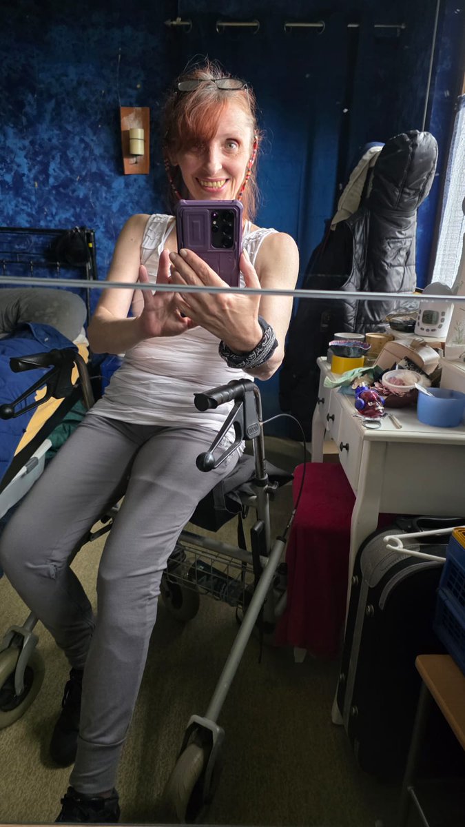 RenaF214's tweet photo. Hallo, ihr lieben, seht ihr das, d.h. heute zwei mal zwei h mit Prothese-yeah, es wird besser von Tag zu Tag und da ändern auch die Schmerzen nichts dran..und die sind mit neuer Medikation auch gut auszuhalten-bis sie es nicht mehr sind, aber da denken wir nicht dran...😁💪🦿🙌🙌🙌
