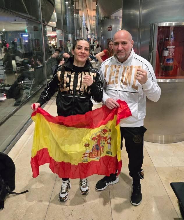 MqGuardiaCivil's tweet photo. La guardia civil 👮‍♀️Ana Acevedo, participará en el campeonato internacional de una sola velada de "The #BoxingQueen", "La reina 👑🥊 del boxeo", compitiendo esta vez con una rival de las más reconocidas en este deporte.

¡Te deseamos muchos éxitos y que la fuerza 🥊 te acompañe! https://t.co/HjuqBzK7xk