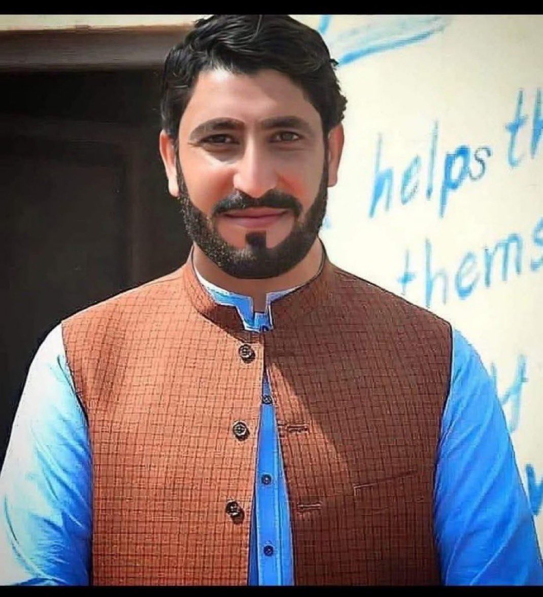 KalamWazir's tweet photo. جب دلیل دم توڑ دے تو بندوق بولتی ہے، اور جب انصاف دفن ہو تو اعترافات زبردستی کروائے جاتے ہیں۔
حسین احمد افریدی کی جبری ویڈیو ظلم، جبر اور قبائلی اقدار کی پامالی ہے۔
ہم اس ریاستی بربریت کی مذمت کرتے ہیں اور ان کی فوری رہائی کا مطالبہ کرتے ہیں۔
 #ConfessionsAtGunpoint https://t.co/j6dJKmZpA2