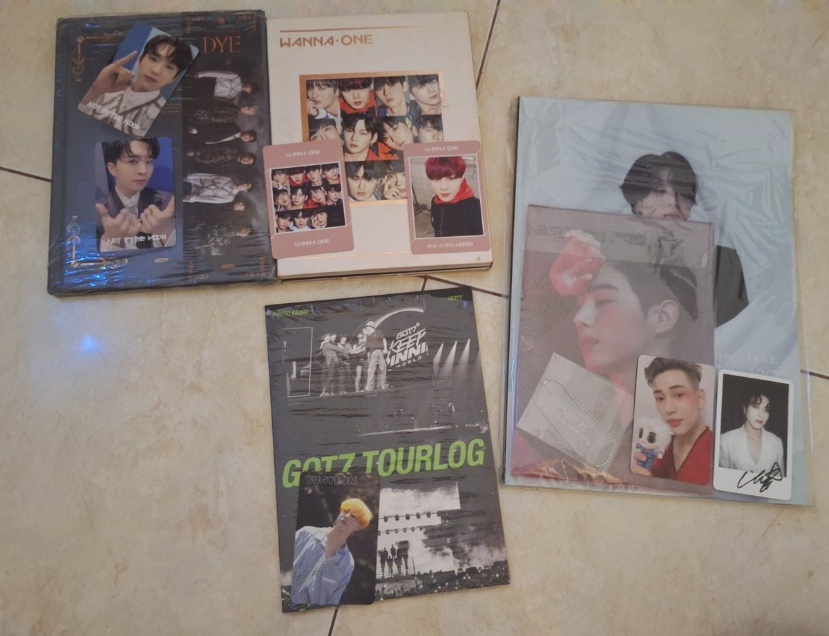 _markcuan's tweet photo. WTS 
jual murah aja album got7 // wannaone
udah termasuk pc sama printilannya
(tawar aja dulu di dm)
#wannaone #GOT7 #WTS #zonauang️ #zonajajan https://t.co/S9iI9Oeb9Y