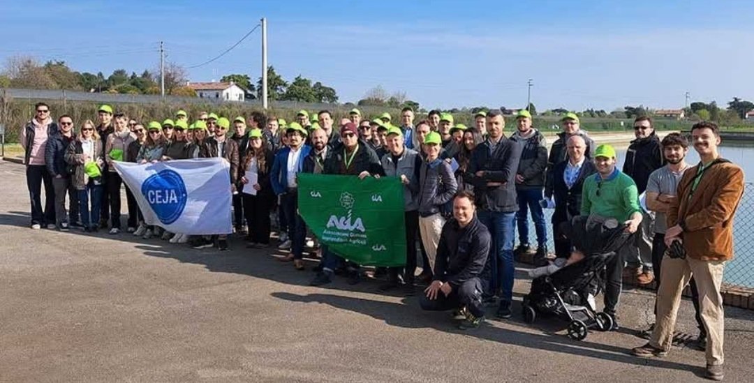 In #Italia con #Agia-<a href="/Cia_Agricoltura/">Cia-Agricoltori Italiani</a> il punto <a href="/_CEJA_/">CEJA Young Farmers</a> su ricambio generazionale e crisi idrica. Working group tra 50 delegati 🧑‍🌾🇪🇺📍
Il presidente <a href="/EnricoCalentini/">enrico calentini</a>: "Una conferma per l’Associazione e il contributo attivo alla politica #Ue" 🍃
Di più 👉 bit.ly/3YFvRKv