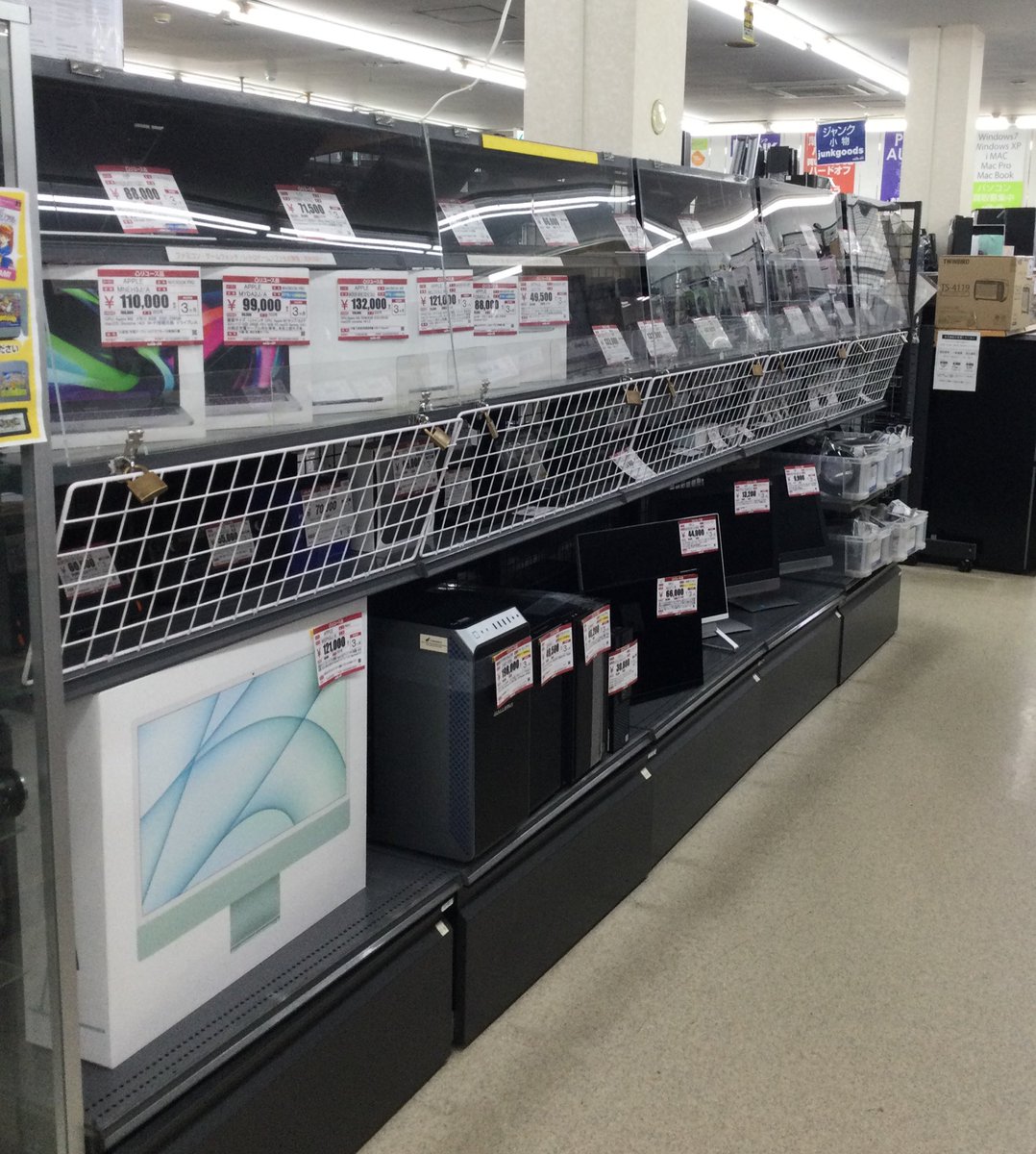 パソコン売り場が新しくなりました!
ノートパソコン在庫たくさんございます!!
ぜひご来店ください!!!