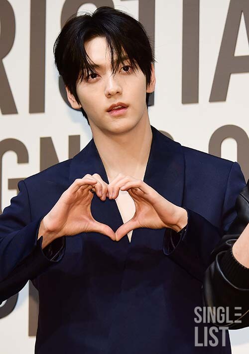 slist2015's tweet image. [포토] 투모로우바이투게더 수빈 &apos;미모의 귀공자&apos;

#투바투 #투바투수빈 #TXT #TXT_수빈 
#투모로우바이투게더 
#TOMORROWXTOGETHER #수빈 
@TXT_members
#ChristianDiorDesignerofDreams 
#디자이너오브드림스 
#DesignerofDreams  
⬇관련기사⬇
slist.kr/news/articleVi…