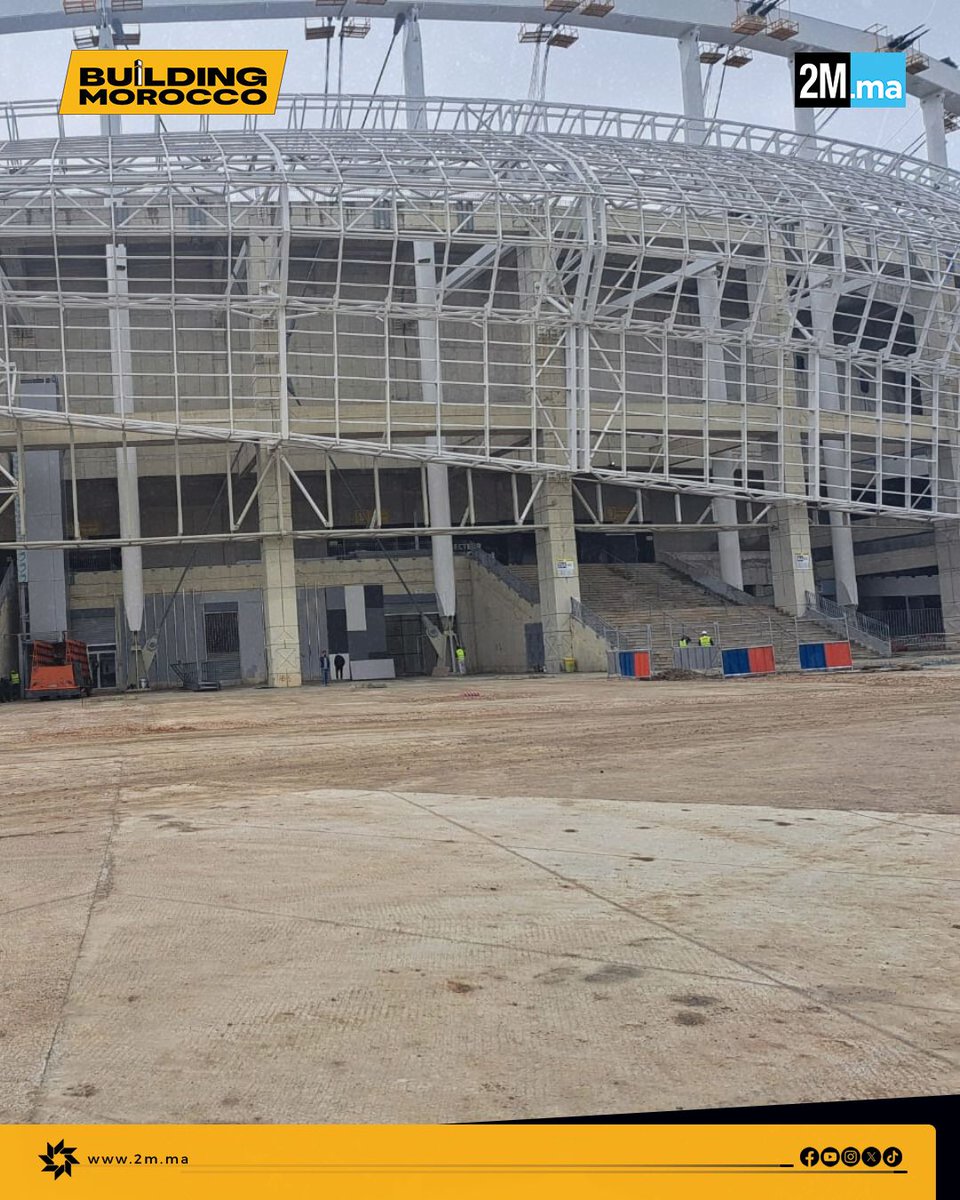 BuildingMorocco's tweet image. 🏗️ بالتزامن مع زيارة وفد من الكاف، تتواصل بوتيرة متسارعة أشغال تسقيف ملعب طنجة الكبير، في عملية دقيقة تشمل تركيب الكابلات الهندسية.
العملية تندرج ضمن جهود لوجستيكية وهندسية متكاملة يشرف عليها مختلف المتدخلين لضمان جاهزية المنشأة في الموعد المحدد ✅ 🏟️

#Building_Morocco #Projets…