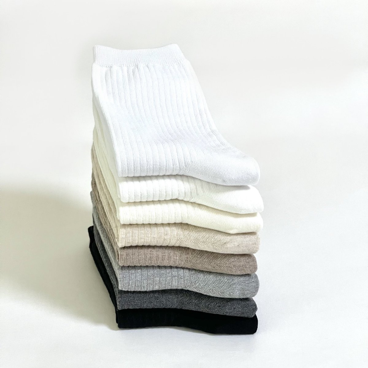 #RT + #팔로우

안녕하세요!
전에 도와주셨던 양말공장 딸래미입니다🧦
양말 가게 계정을 새로 열게 되었습니다!

이 글을 알티해주신 10분께
🧦원하시는 양말 한세트🧦를 보내드립니다!

덤으로 하나씩 드리던 골지 덧신을 판매하게 되었으니 관심과 사랑 부탁드립니다🫶