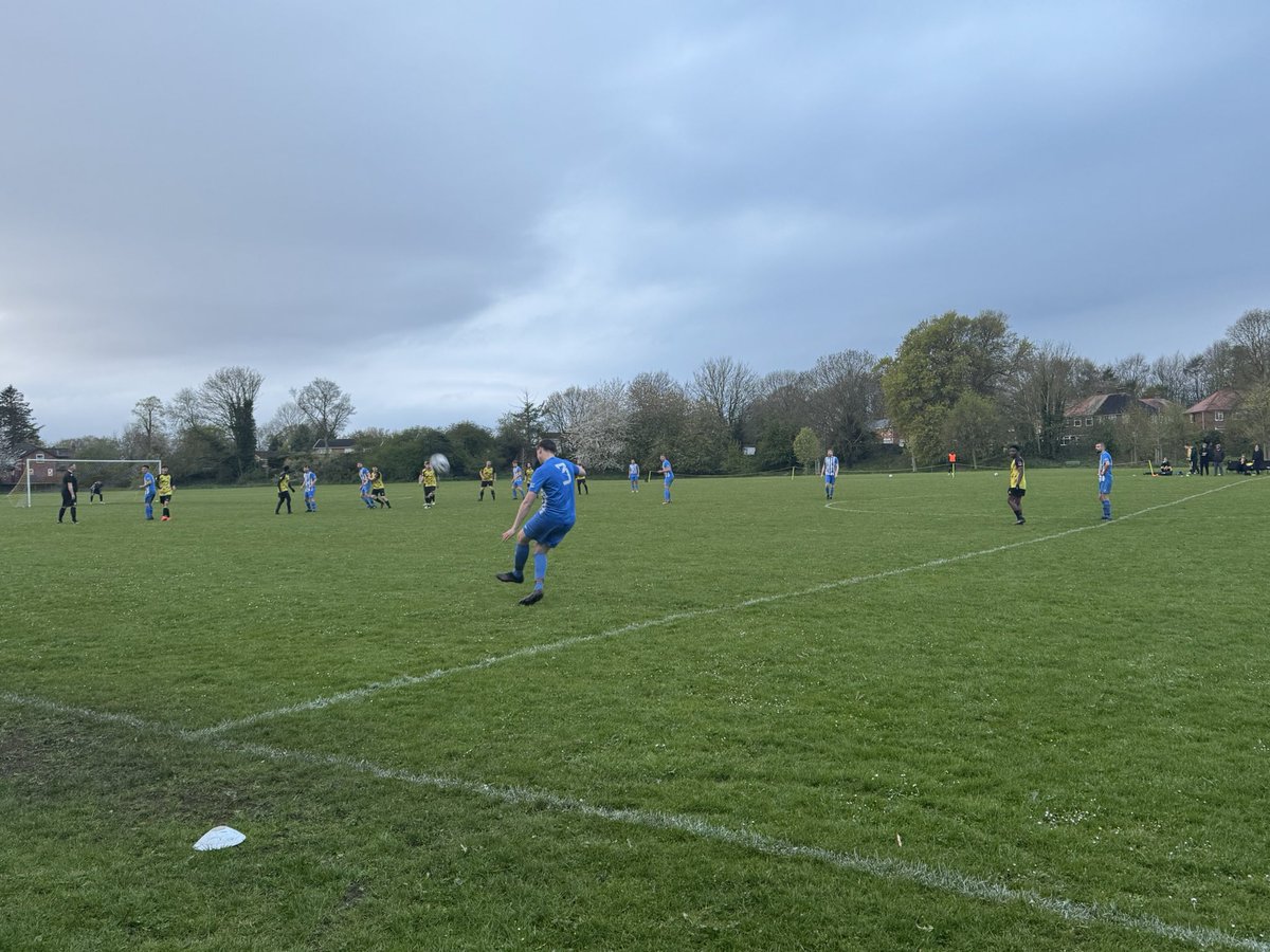 hoppingwxm's tweet photo. Off to Wrexham today 

League game
Court Road - North East Wales Championship Division Table

🟡 Bellevue 0 - 8 CPD Sychdyn United 🔵 (HT0-4)
About 10 in attendance 
@fc_bellevue 
#Cymruleague #Groundhopping #Wales #Wrexham #Sychdyn #Peldroed #voetbal #futbol https://t.co/8DNRMa2RNm