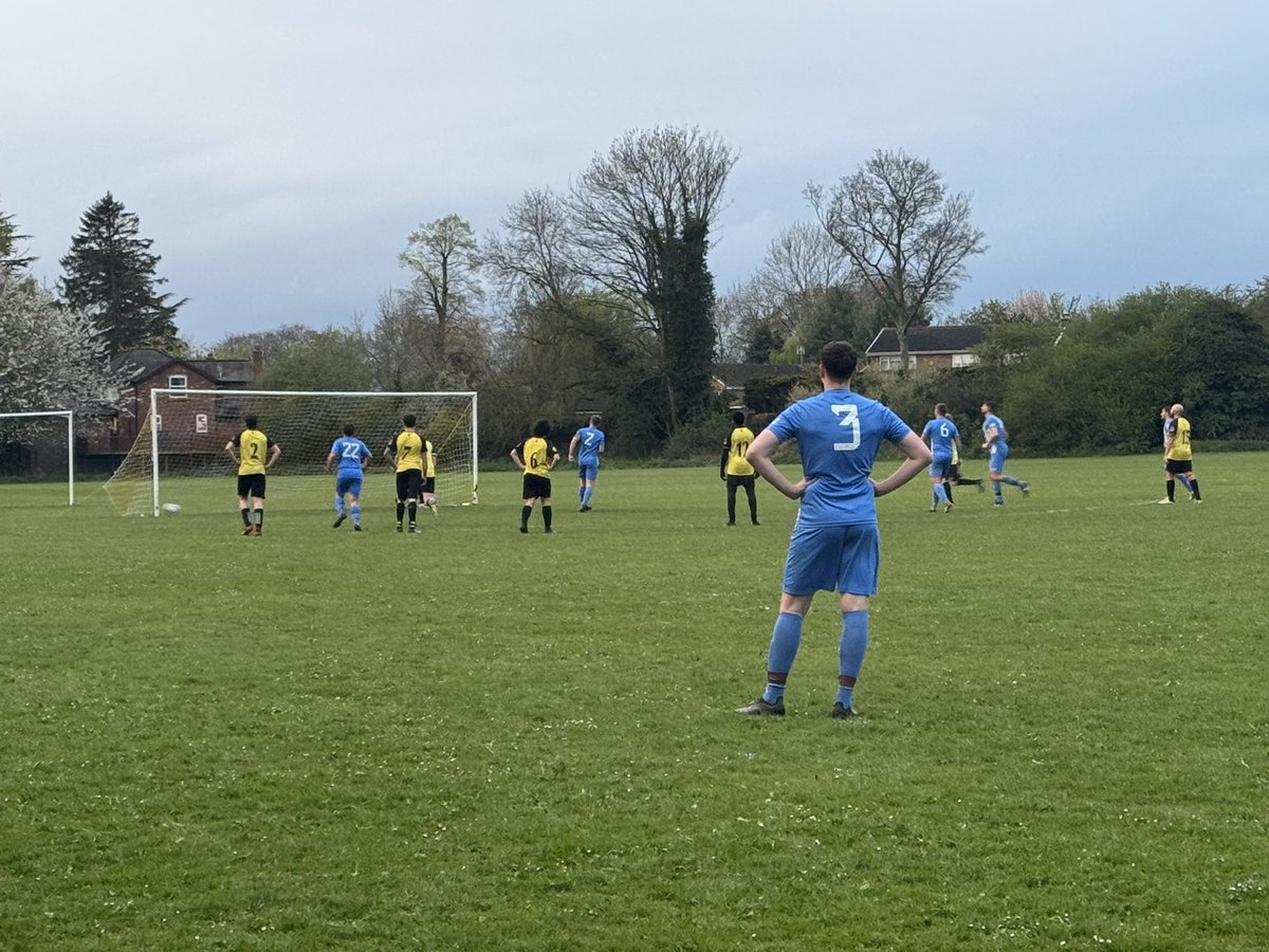 hoppingwxm's tweet photo. Off to Wrexham today 

League game
Court Road - North East Wales Championship Division Table

🟡 Bellevue 0 - 8 CPD Sychdyn United 🔵 (HT0-4)
About 10 in attendance 
@fc_bellevue 
#Cymruleague #Groundhopping #Wales #Wrexham #Sychdyn #Peldroed #voetbal #futbol https://t.co/8DNRMa2RNm