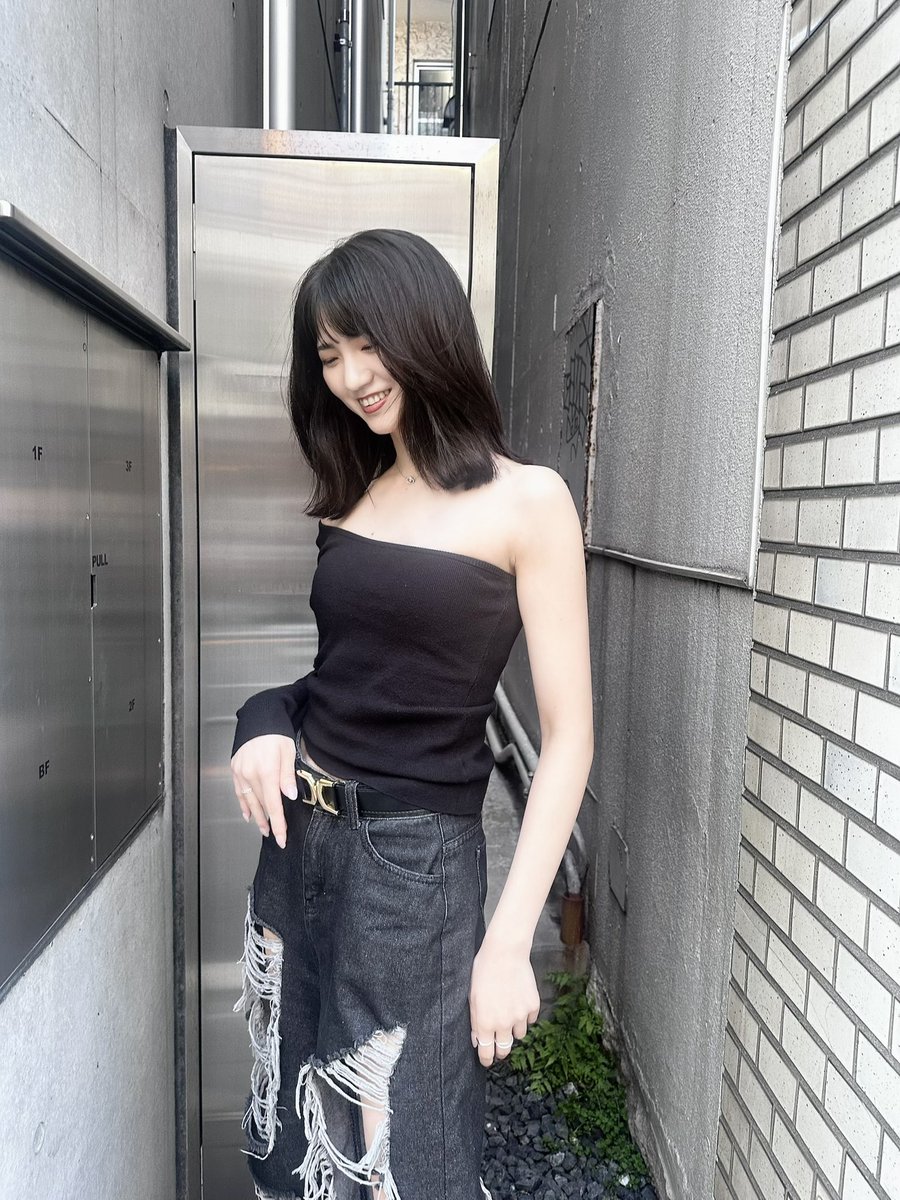 kd_ks18's tweet photo. ワンショルの時期がきました
夏ってわくわくするよね（まだ春か） https://t.co/6HKYLE4c75