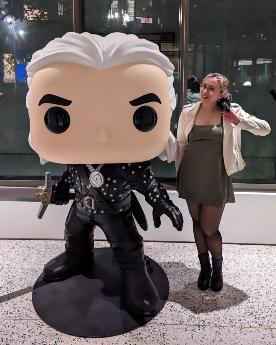 Thronglets launch party! ✨️ congrats to the dev team 👏 The game is so unique and fun! GO PLAY IT 😠 (or else)