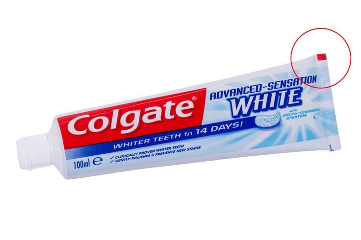 TheForgexx's tweet photo. Umewahi kuona mistari ya rangi chini ya tube ya dawa ya meno, lotion au krimu yoyote?

Wengine hudhani ni mapambo tu au design ya kiwanda. 

Kumbe sio!

Ngoja nukusanue. 

(Thread 🧵👇🏾) https://t.co/nfWG1cV5pX