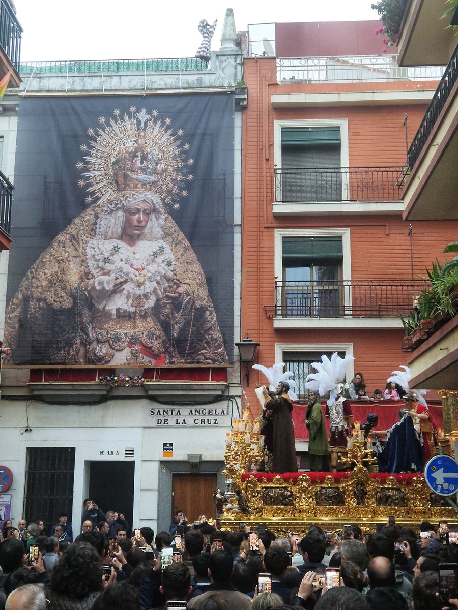 pasionensevilla's tweet photo. 🟣 El Sentencia saliendo de Santa Ángela
#SSantaSevilla25 #SSantaABC
https://t.co/QHxsrHoGRS https://t.co/E74QTqkpJV