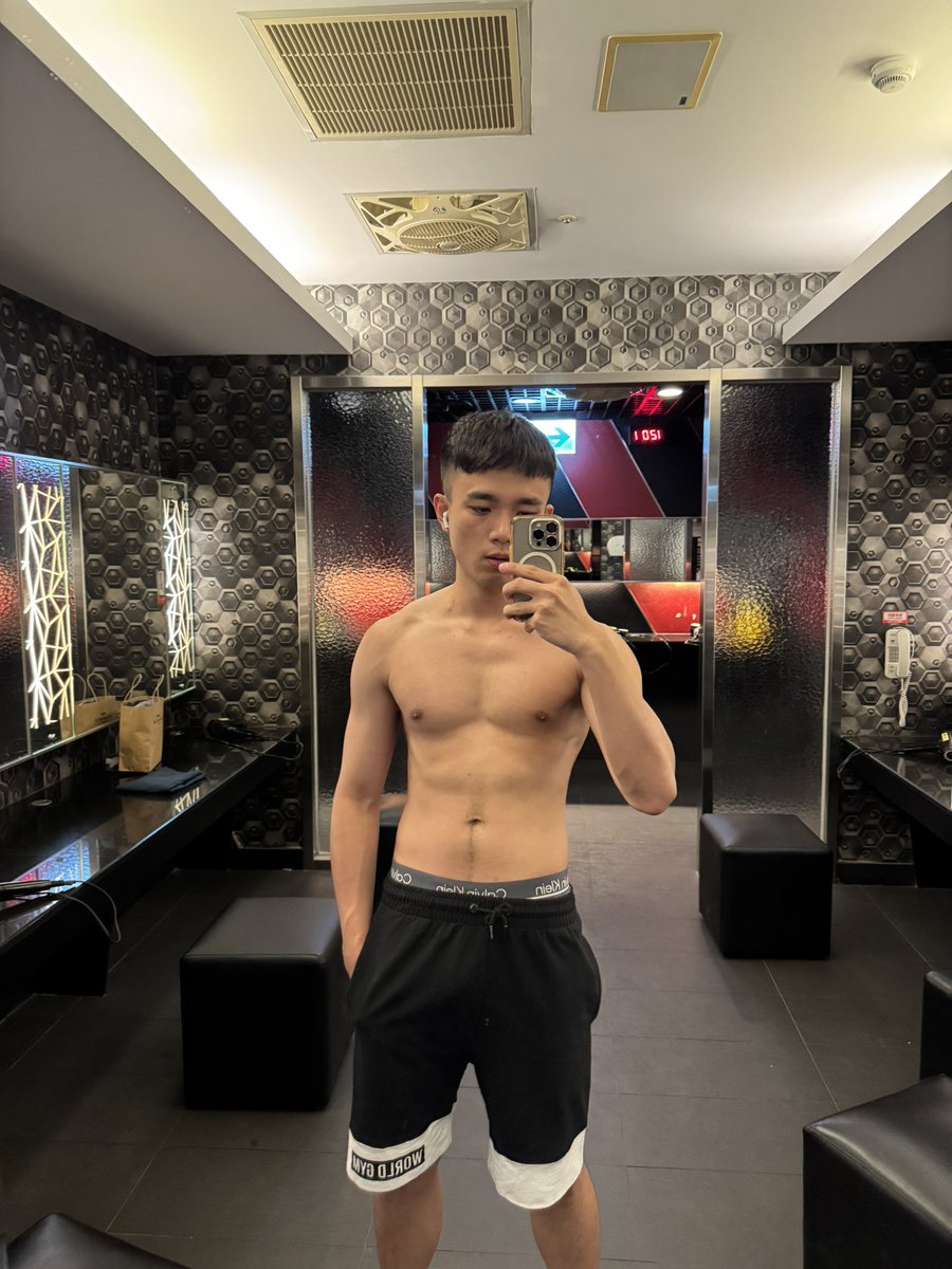 肚子好大