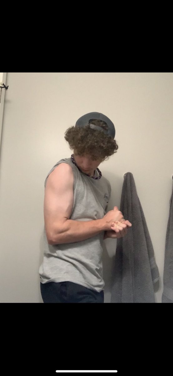 hunkratt's tweet photo. This is how much my body changed. And yet I felt better and more comfortable at the start than I do now. https://t.co/GlKyQDpOSD