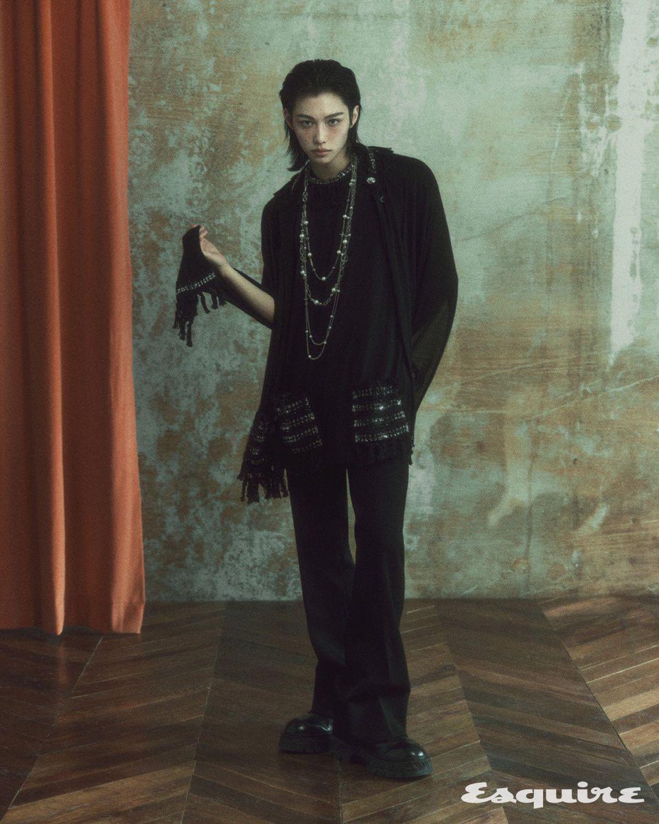 StrayKidsGlobal's tweet photo. [PHOTOS] (3)

#Felix x Louis Vuitton for ESQUIRE KOREA

🔗 https://t.co/rkAdTtfqQh
🔗 https://t.co/uLZxE8FLHC 

FELIX FOR LOUIS VUITTON 
FELIX ESQUIRE COVER STAR
#FELIXxLouisVuitton
#FELIXxESQUIREKOREA https://t.co/iGD8BQQjsJ