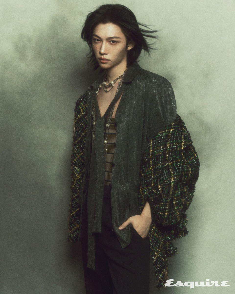 StrayKidsGlobal's tweet photo. [PHOTOS] (3)

#Felix x Louis Vuitton for ESQUIRE KOREA

🔗 https://t.co/rkAdTtfqQh
🔗 https://t.co/uLZxE8FLHC 

FELIX FOR LOUIS VUITTON 
FELIX ESQUIRE COVER STAR
#FELIXxLouisVuitton
#FELIXxESQUIREKOREA https://t.co/iGD8BQQjsJ