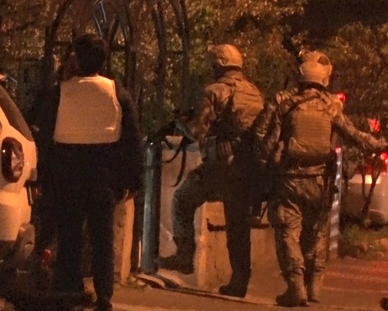 kayserianadolu's tweet image. Kayseri’de tüfekle ateş açan şahıs ikna edilerek gözaltına alındı

kayserianadoluhaber.com.tr/kayseri-de-tuf…

#kayseri #tüfek #gözaltı