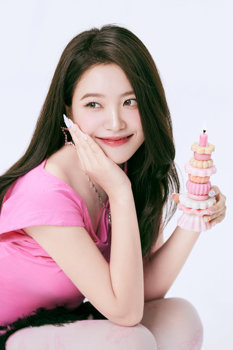 PHmiese's tweet photo. #YERI’s DearU Bubble service will officially be terminated on May 09, 3PM KST.

She has previously mentioned that she will be using a different platform to communicate with fans “very soon.”

#YERI #예리 #KIMYERIM #김예림 https://t.co/OfRufyKeHK
