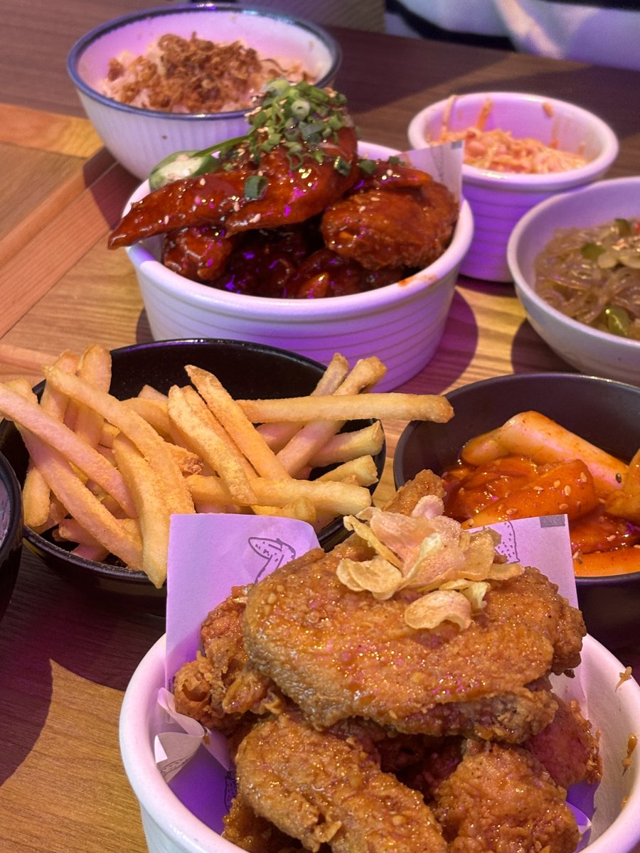 RM18.90
Ayam 6 piece + 3 sides

Love lunch set KFry 🙏🏻🙏🏻🙏🏻
