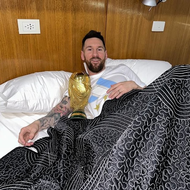 Lionel Messi: "Artık hiçbir şey isteyemem. Dünya Kupası'nı kazanamıyordum ama kazandım. 

Hepsini kazandım, her şeyi başardım."