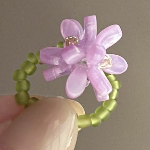 【Beads Ring-春華】2点セット
ハンドメイドビーズリング

¥2200
thebase.com/to/item?item_i…

🌷春の指先に咲く、小さな花模様
淡いラベンダーとライトグリーンのビーズが優しいグラデーションで纏う、春夏季節のキュートリング

#airoselect #指輪 #リング #アクセサリー好きさんと繋がりたい #AIRO