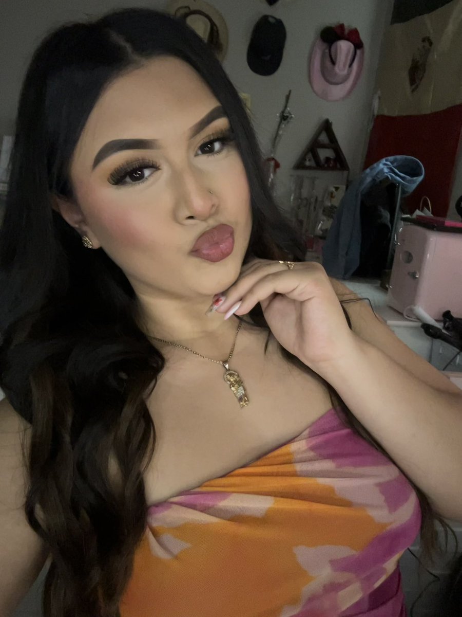 Latina4Yu's tweet photo. 🩷🧡🩷🧡 https://t.co/w614geGdd4