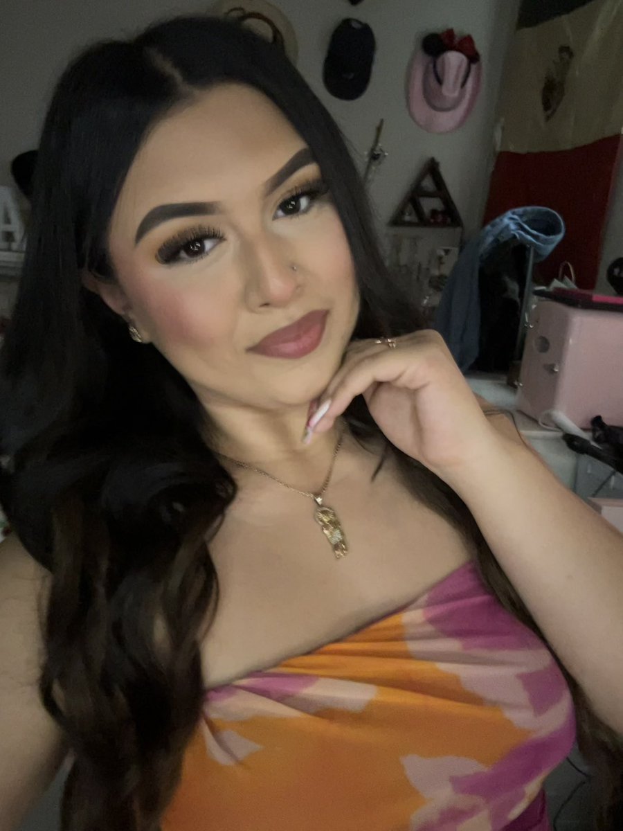 Latina4Yu's tweet photo. 🩷🧡🩷🧡 https://t.co/w614geGdd4