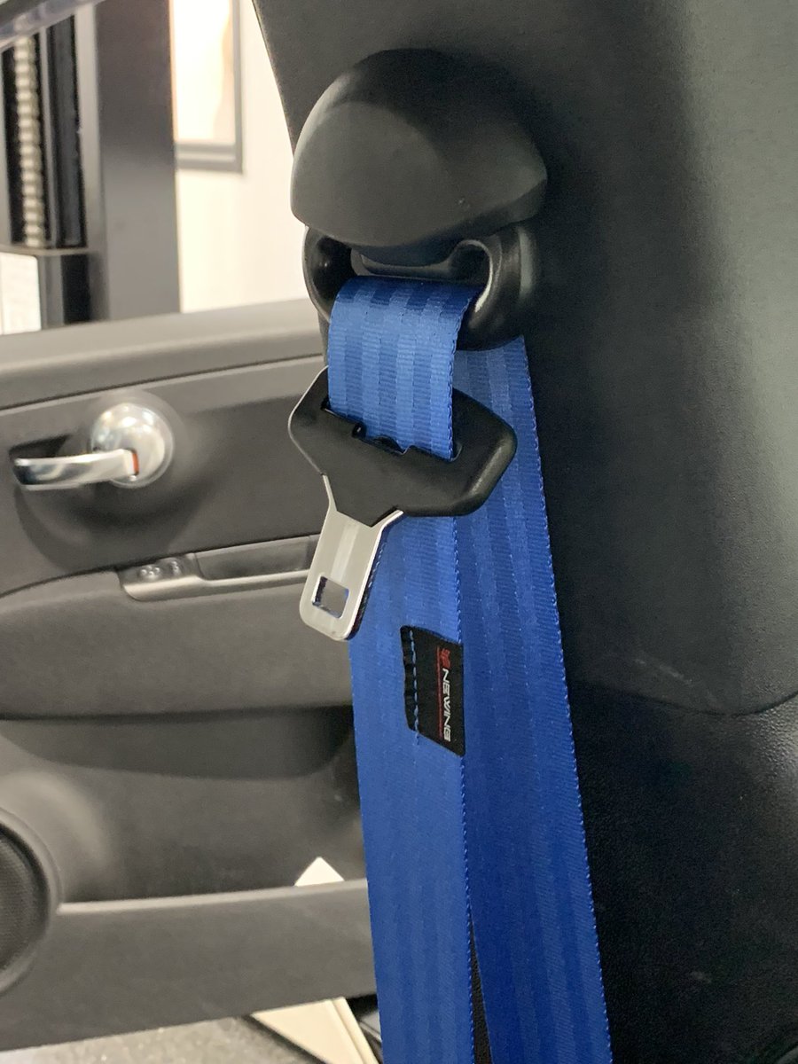 FesTrico's tweet photo. 先日のナイトミーティングでお披露目しましたが、シートベルト巻き替えやっちゃいました!期待以上に内装の雰囲気変わりますねー。おすすめです。A PIT PERFORMANCE FACTORYさんで脱着作業できますよ
#FESTRICO #フェストリコ #FIAT #フィアット #ABARTH #アバルト #NEWING #カラーシートベルト #APIT https://t.co/CVzFnxiOI4