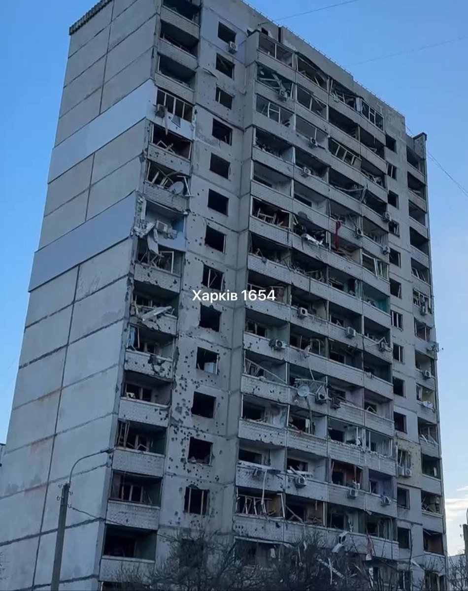 den_kazansky's tweet photo. Early this morning, the Russians hit a residential area in Kharkiv with a cluster munition. At least one person was killed and dozens were wounded.

See the marks on the house? These are traces of striking elements, which the Russians use to hit the city specifically to kill more civilians.

In the video, a Kharkiv resident shows one of these elements