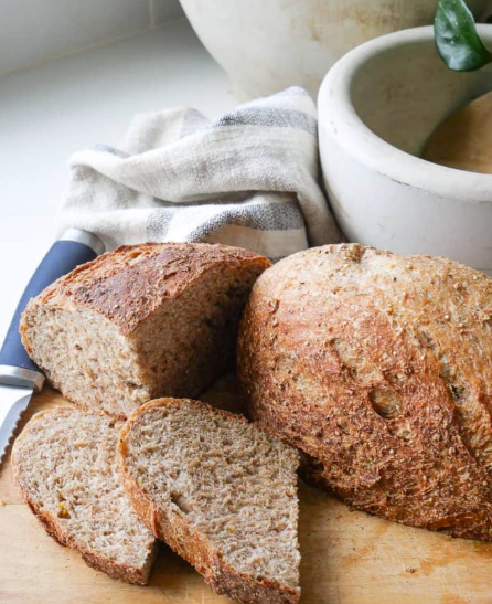 GourmetCraze's tweet image. 🥐 Artisan bread heaven! Sourdough with a crispy crust, filled with mozzarella and prosciutto. Where’s your favorite bakery? #BreadLovers #ArtisanBread