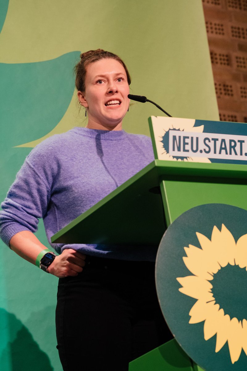 Der Wahnsinn des neuen Wahlrechts:
Petra Nicolaisen von der CDU gewinnt in Flensburg mit vier Punkten Vorsprung (26:22) das Direktmandat gegen Robert Habeck. Aufgrund der Wahlrechtsreform darf sie trotzdem nicht in den Bundestag einziehen, sondern über Liste Robert Habeck. Robert