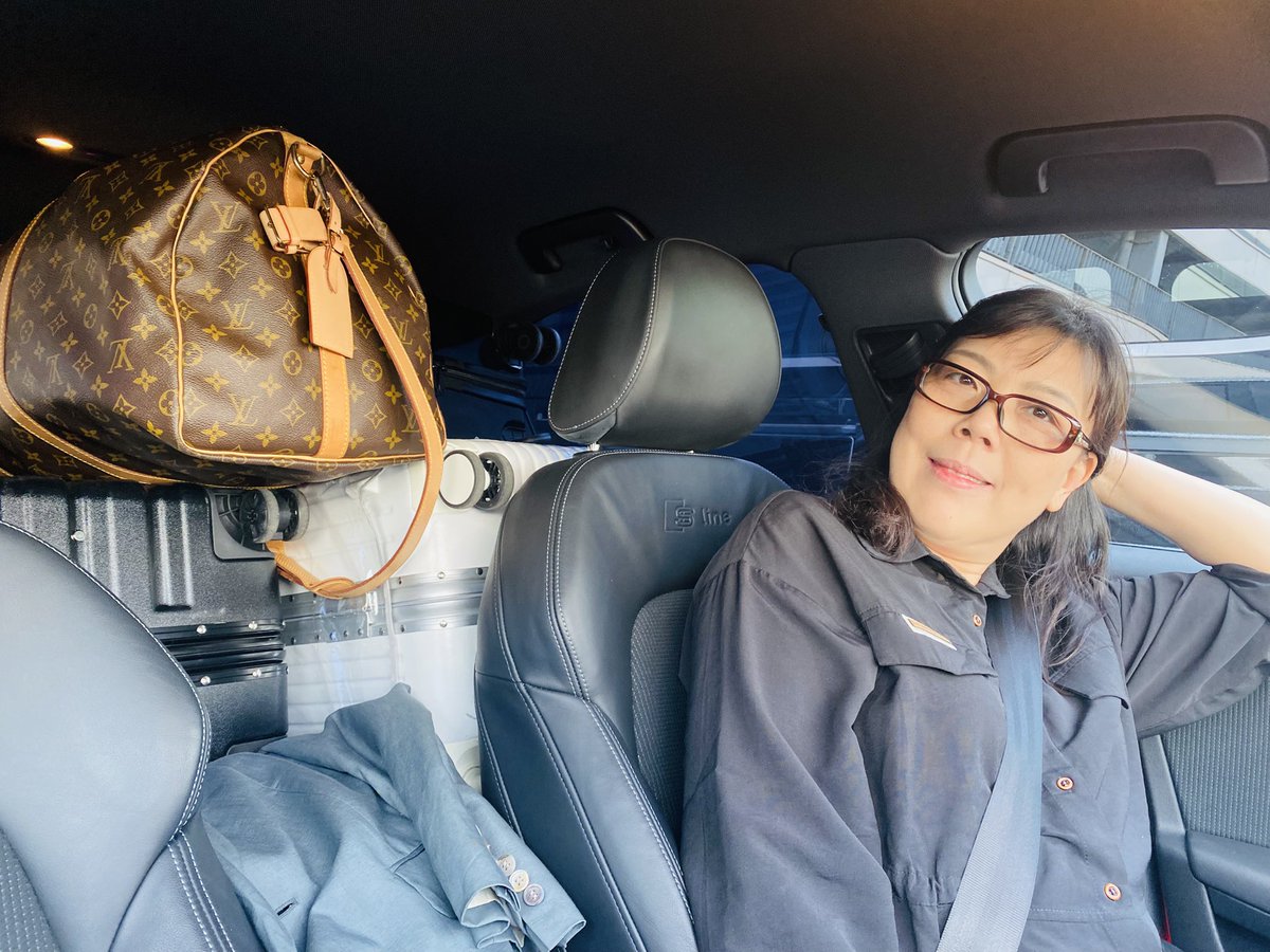 waka384's tweet photo. 海外出張から嫁さんが帰ってきた。一年の半分は居ない、日本に居る時は2倍愛さないといけない。(^з^)-☆💕 https://t.co/W0XUA0sOZ5