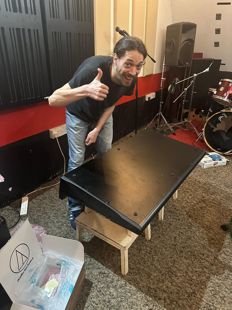 BonaFideStudio's tweet photo. Hereβs our #soundengineer David giving the mixing desk in our #liveroom some well-earned attention . Dusty faders and crackly channels? Not on his watch.
Clean gear = clean signal = clean sound. Simple math, really.
02088839641
#SoundCheck #StudioFlow #EngineerAtWork #LiveRoom https://t.co/lhqqxiRoSt