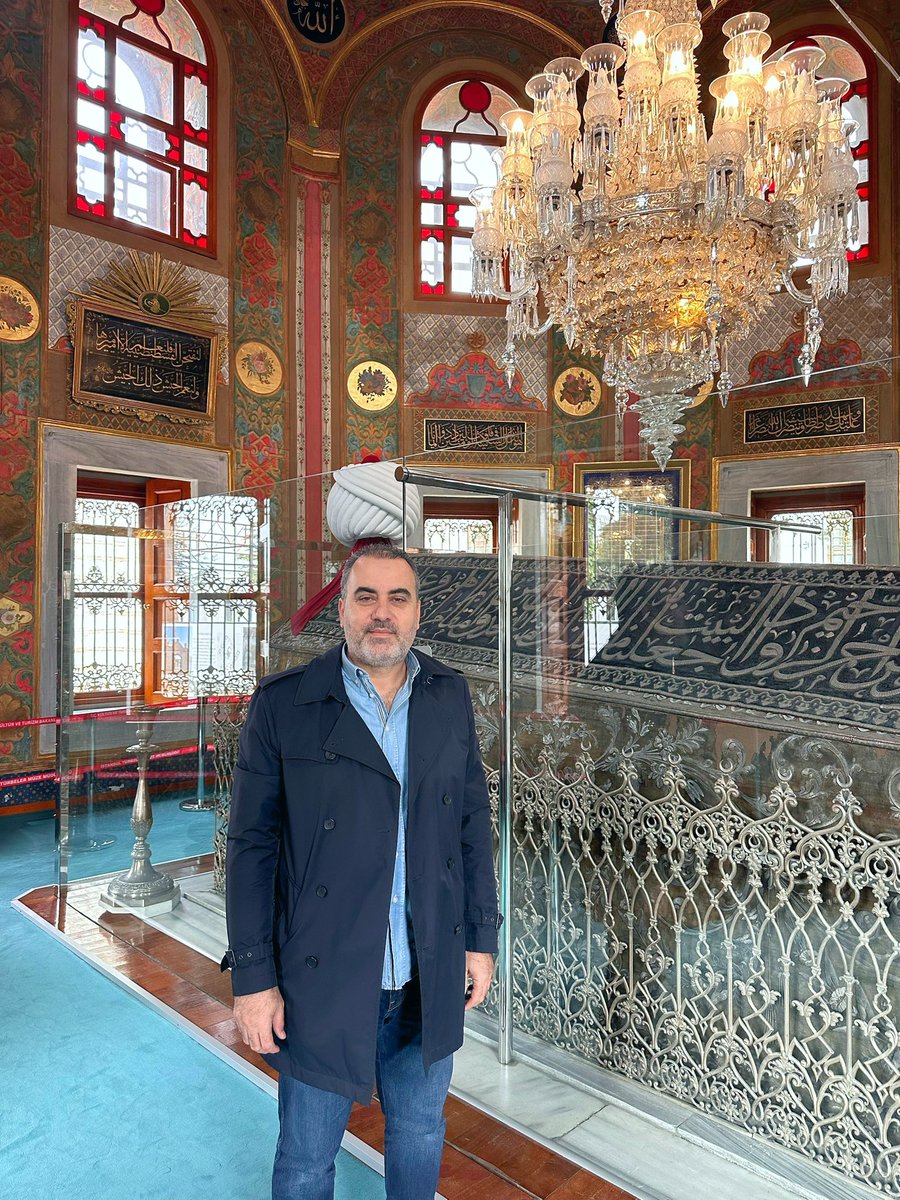 “Biz toprakları değil, gönülleri fethetmeye geldik.” – Fatih Sultan Mehmet Han
Hakk’a hizmet, halka hizmetle olur.
Gönüller fethedenlerin izinden yürüyenlere selam olsun…
İstanbul’dan tüm dostlara selamlar, hayırlı cumalar.