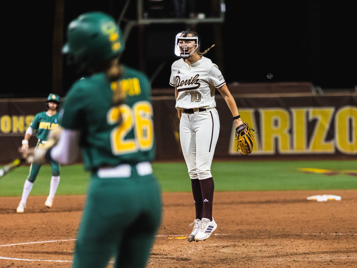 CronkiteSports's tweet photo. ASU Softball: Kenzie Brown threw another complete game shutout Thursday night against Baylor. The senior right-hander tacked on nine more strikeouts en route to victory.

@masonseal23 has more.

https://t.co/1q505F2bWy https://t.co/wtG9KwAMfs